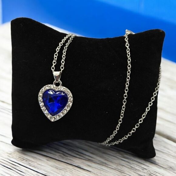Blue Heart Rhinestone Necklace Titanic Inspired Heart of Ocean Iconic Pendant - Picture 6 of 7